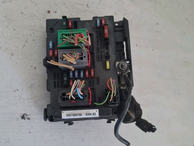 bontott CITROËN C3 Biztosítéktábla Motortér