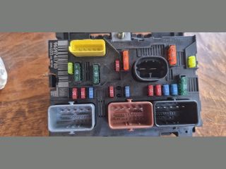 bontott CITROËN C3 Biztosítéktábla Motortér