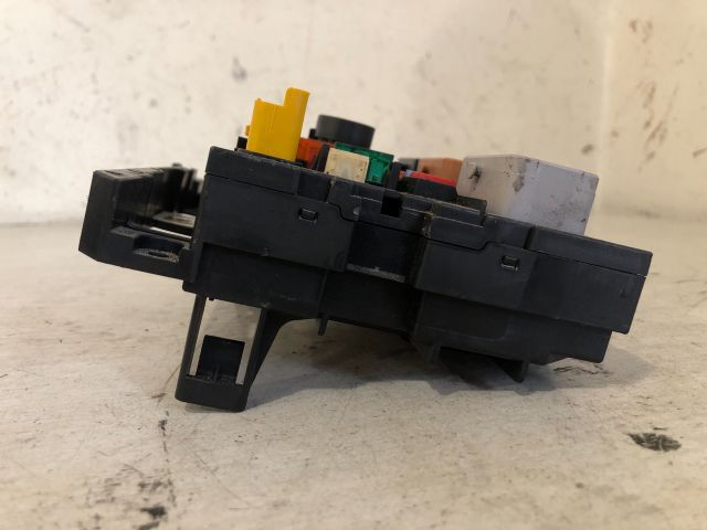 bontott CITROËN C3 Biztosítéktábla Motortér