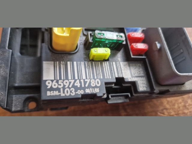 bontott CITROËN C3 Biztosítéktábla Motortér