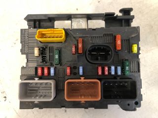 bontott CITROËN C3 Biztosítéktábla Motortér