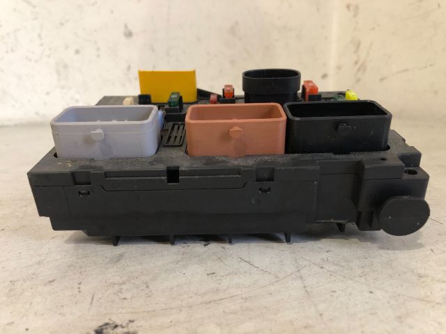 bontott CITROËN C3 Biztosítéktábla Motortér