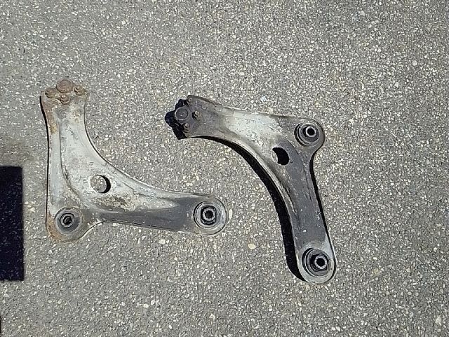 bontott CITROËN C3 Jobb első Lengőkar