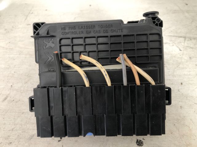 bontott CITROËN C3 Biztosítéktábla Motortér