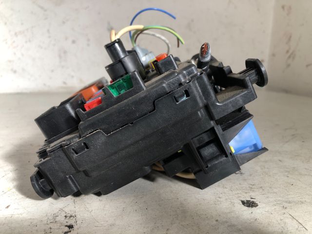 bontott CITROËN C3 Biztosítéktábla Motortér