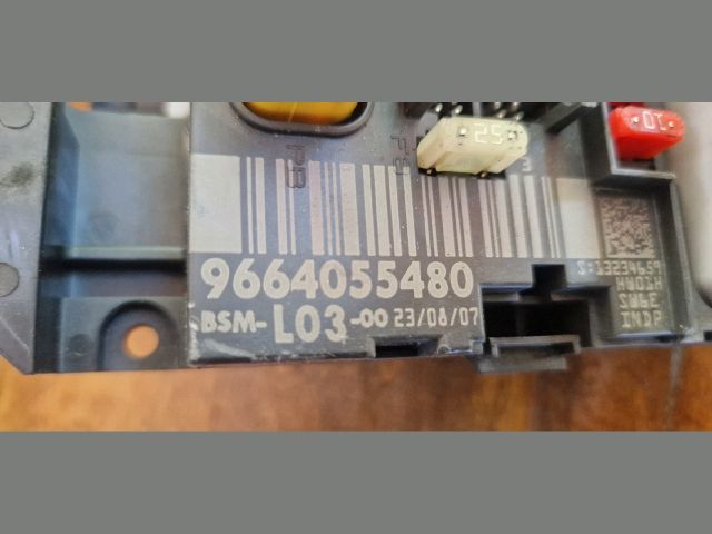 bontott CITROËN C3 Biztosítéktábla Motortér