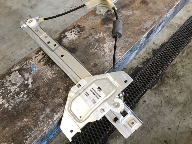 bontott CITROËN C3 Bal hátsó Ablakemelő Szerkezet (Mechanikus)