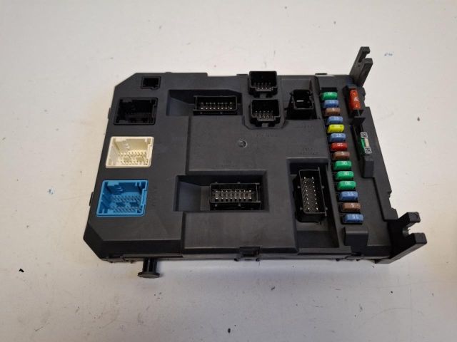 bontott CITROËN C3 Biztosítéktábla Motortér