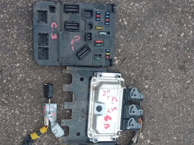 bontott CITROËN C3 Biztosítéktábla Utastér