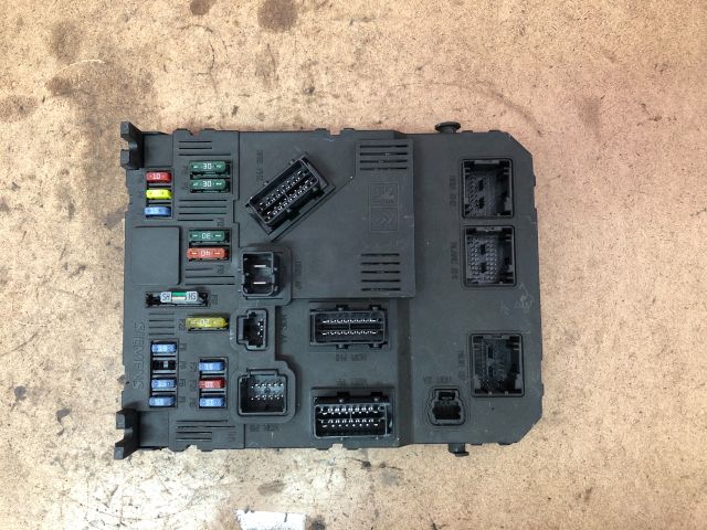 bontott CITROËN C3 Biztosítéktábla Utastér