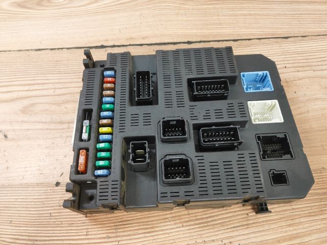 bontott CITROËN C3 Biztosítéktábla Utastér