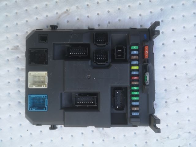 bontott CITROËN C3 Biztosítéktábla Utastér