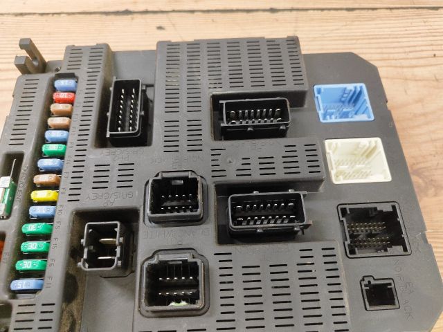 bontott CITROËN C3 Biztosítéktábla Utastér