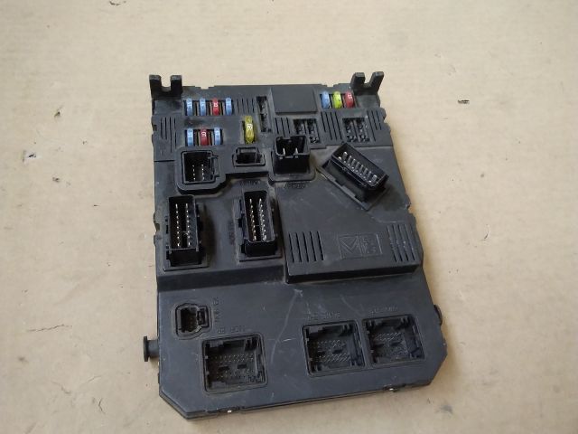 bontott CITROËN C3 Biztosítéktábla Utastér