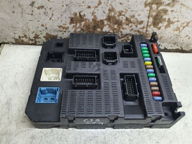 bontott CITROËN C3 Biztosítéktábla Utastér