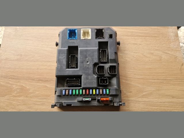 bontott CITROËN C3 Biztosítéktábla Utastér