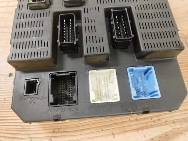 bontott CITROËN C3 Biztosítéktábla Utastér