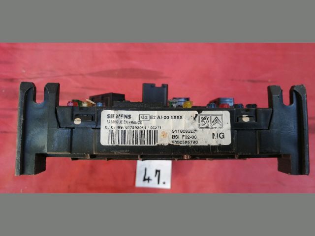 bontott CITROËN C3 Biztosítéktábla Utastér