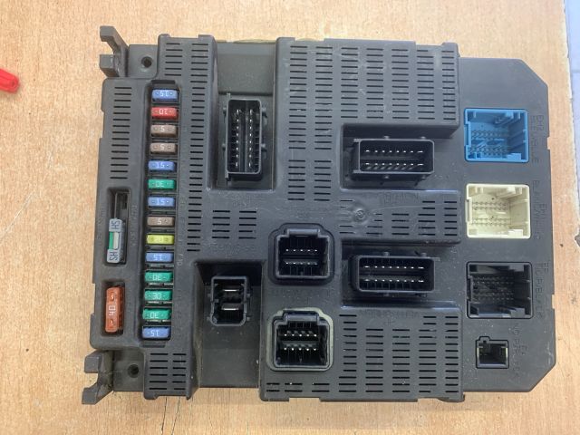 bontott CITROËN C3 Biztosítéktábla Utastér