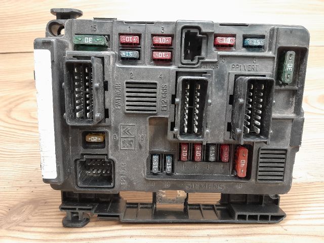 bontott CITROËN C3 Biztosítéktábla Utastér