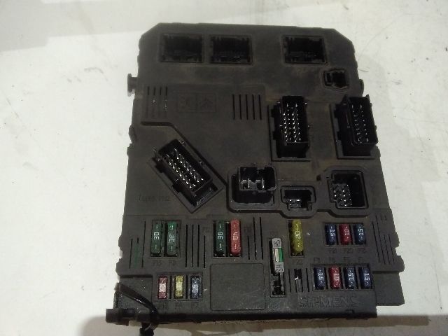 bontott CITROËN C3 Biztosítéktábla Utastér