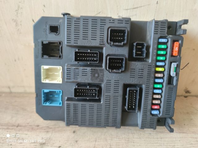 bontott CITROËN C3 Biztosítéktábla Utastér