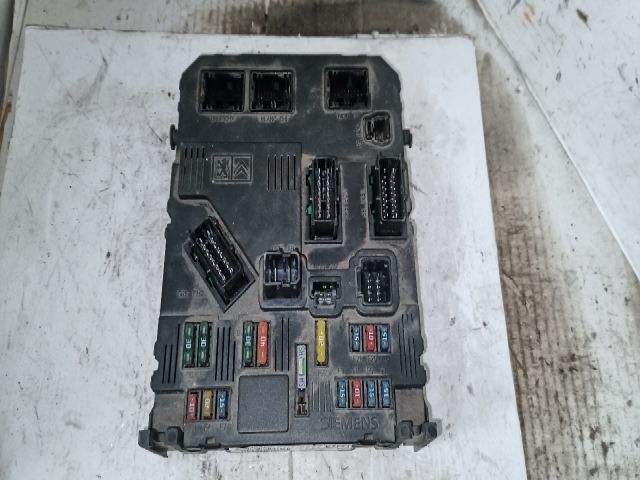 bontott CITROËN C3 Biztosítéktábla Utastér