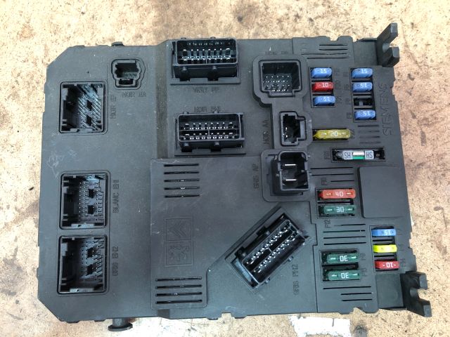 bontott CITROËN C3 Biztosítéktábla Utastér