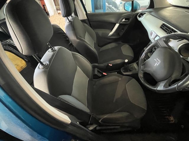 bontott CITROËN C3 Csomagtérajtó Kárpit