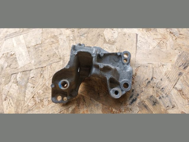 bontott CITROËN C3 III Generátor Tartó Bak