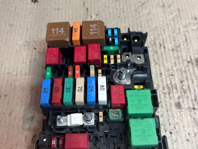 bontott CITROËN C3 III Biztosítéktábla Motortér