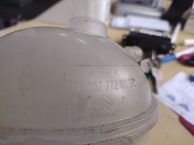 bontott CITROËN C3 III Kiegyenlítő Tartály