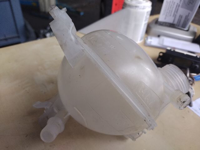 bontott CITROËN C3 III Kiegyenlítő Tartály