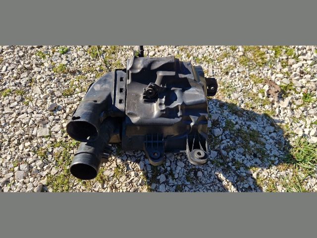 bontott CITROËN C3 III Légszűrő Ház