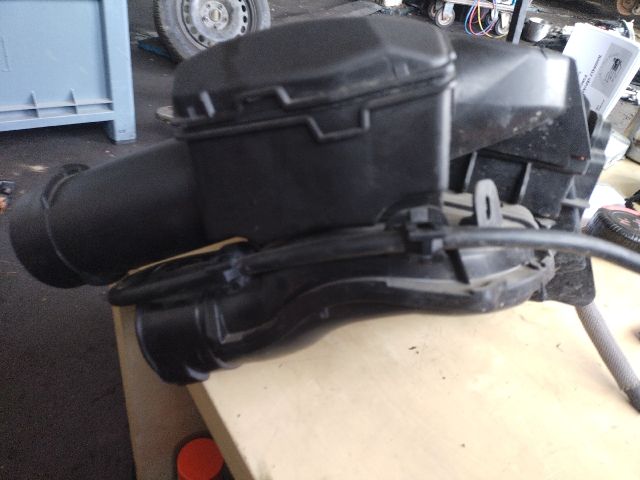 bontott CITROËN C3 III Légszűrő Ház