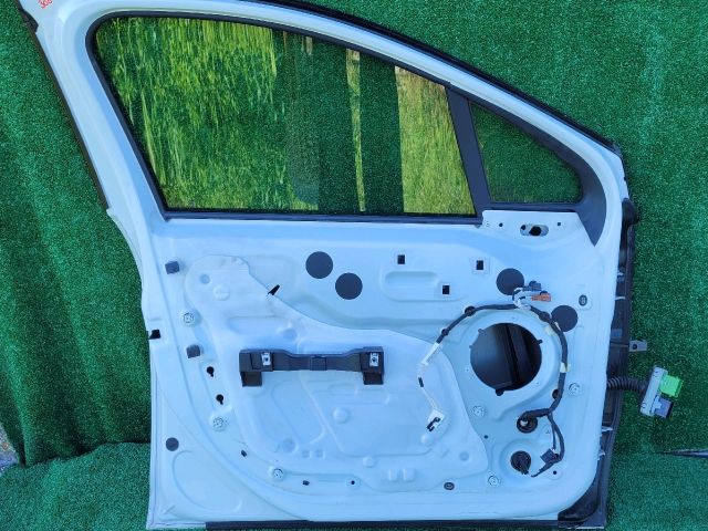 bontott CITROËN C3 III Bal első Ajtó (Részeivel)