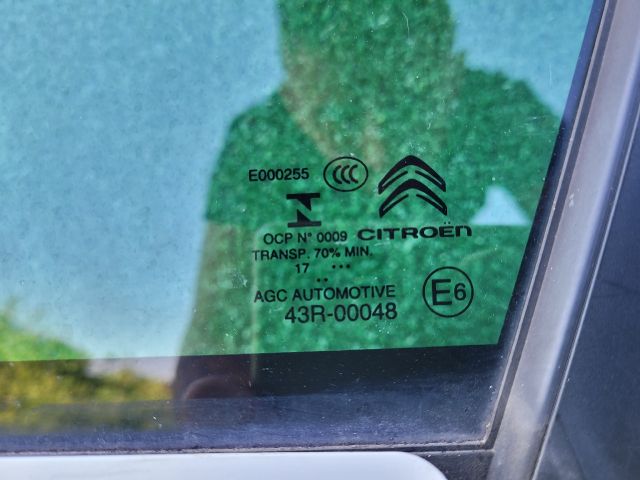 bontott CITROËN C3 III Bal első Ajtó (Részeivel)