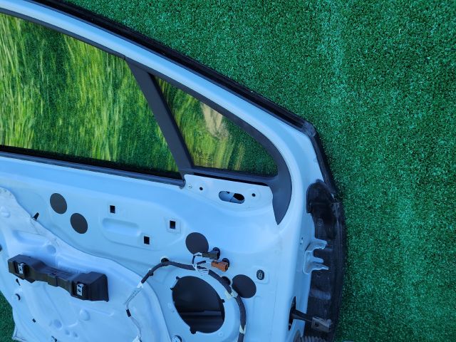 bontott CITROËN C3 III Bal első Ajtó (Részeivel)