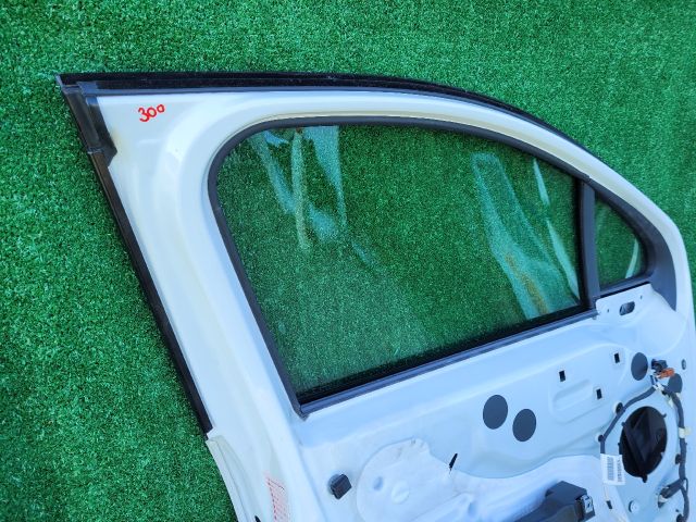 bontott CITROËN C3 III Bal első Ajtó (Részeivel)