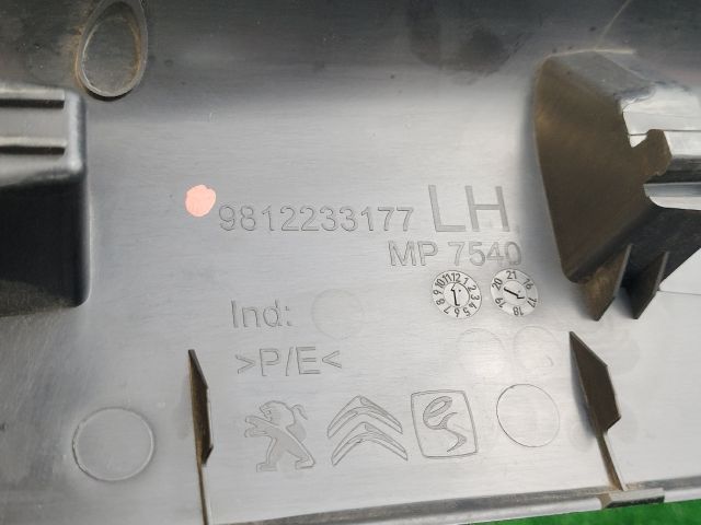 bontott CITROËN C3 III Bal első Belső Küszöb Burkolat