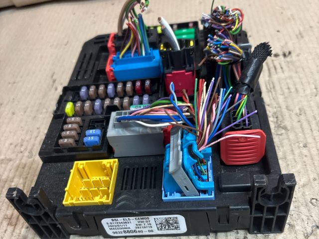 bontott CITROËN C3 III Biztosítéktábla Utastér