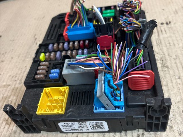 bontott CITROËN C3 III Biztosítéktábla Utastér