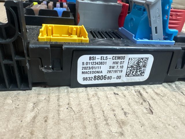 bontott CITROËN C3 III Biztosítéktábla Utastér