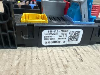 bontott CITROËN C3 III Biztosítéktábla Utastér