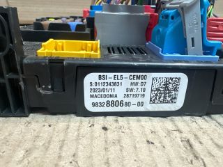 bontott CITROËN C3 III Biztosítéktábla Utastér