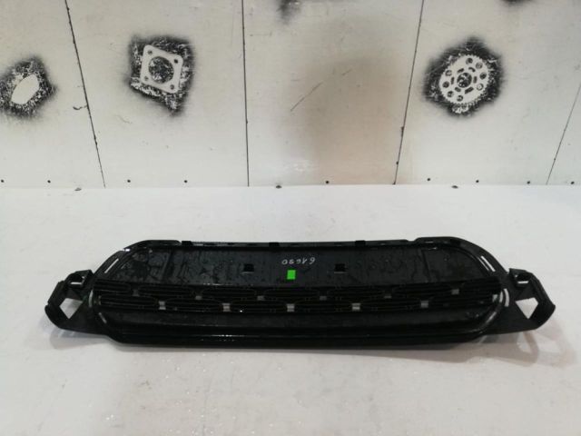 bontott CITROËN C3 III Első Lökhárító Alsó Középső Díszrács