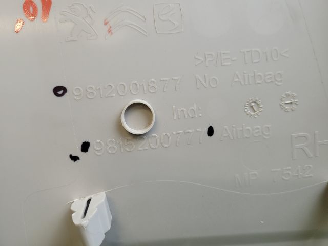 bontott CITROËN C3 III Jobb B Oszlop Burkolat