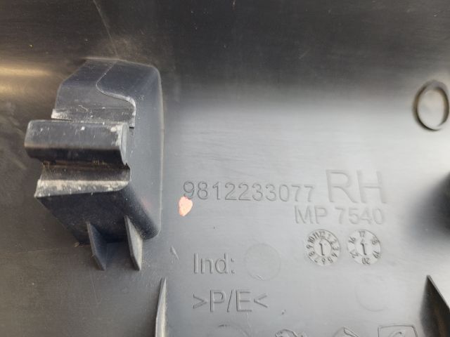 bontott CITROËN C3 III Jobb első Belső Küszöb Burkolat