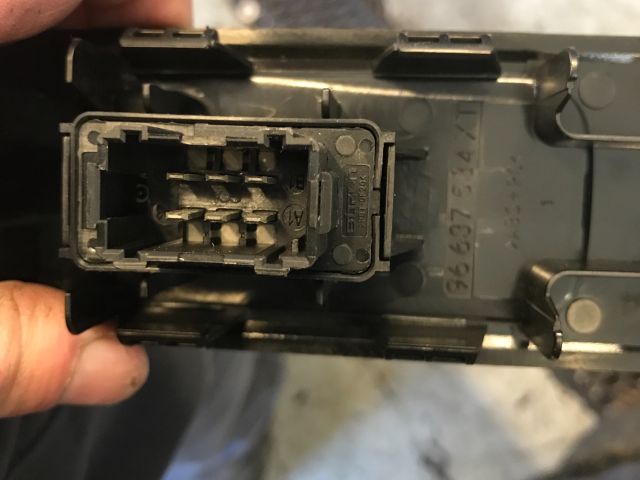 bontott CITROËN C3 Jobb első Ablakemelő Kapcsoló