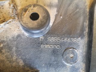 bontott CITROËN C3 Jobb első Dobbetét (Kerékjárati, Műanyag)